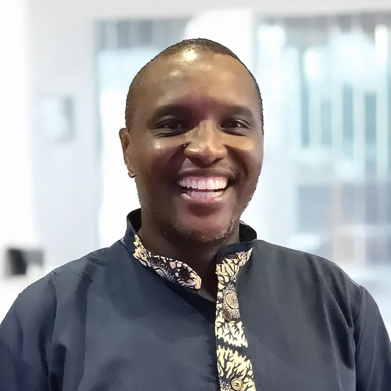 Moses Munuve, Regionalkoordinator Sub-Sahara Afrika auf der Netzwerk Seite unten als Kontakt