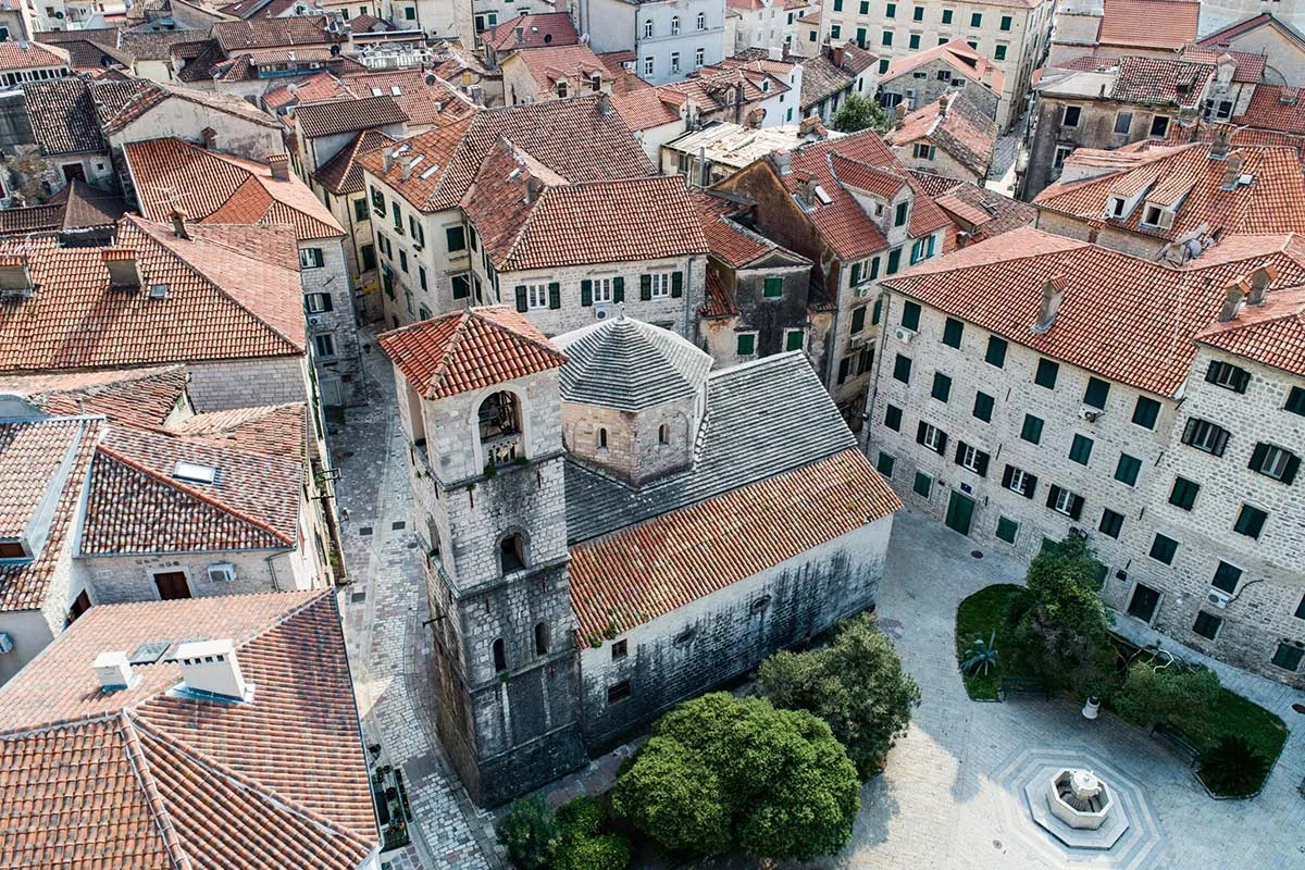 KOTOR – centuries young town on the map of the rainbow cities