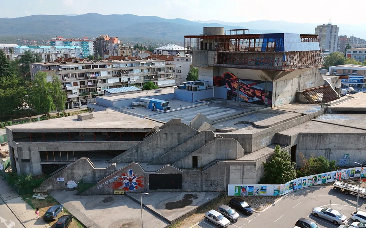 First steps towards the reuse of public buildings from the 1960s and 1970s